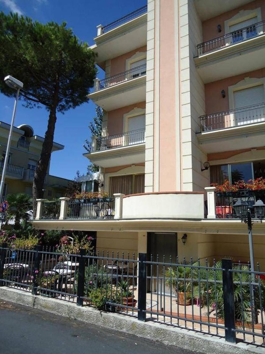 Hotel Perla Verde
