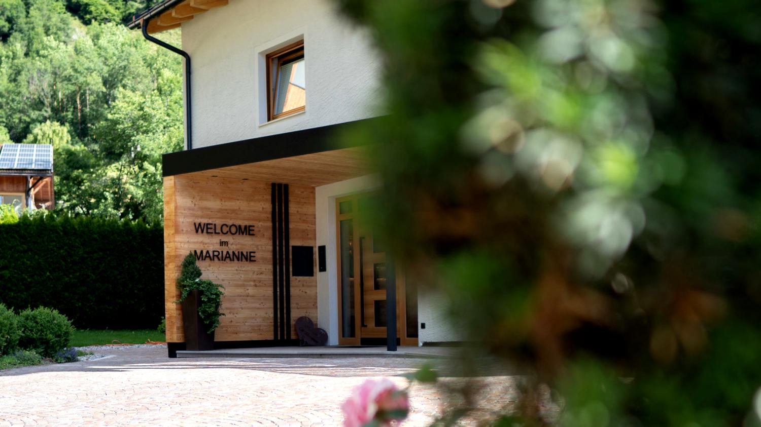 Garni Marianne Garni Marianne